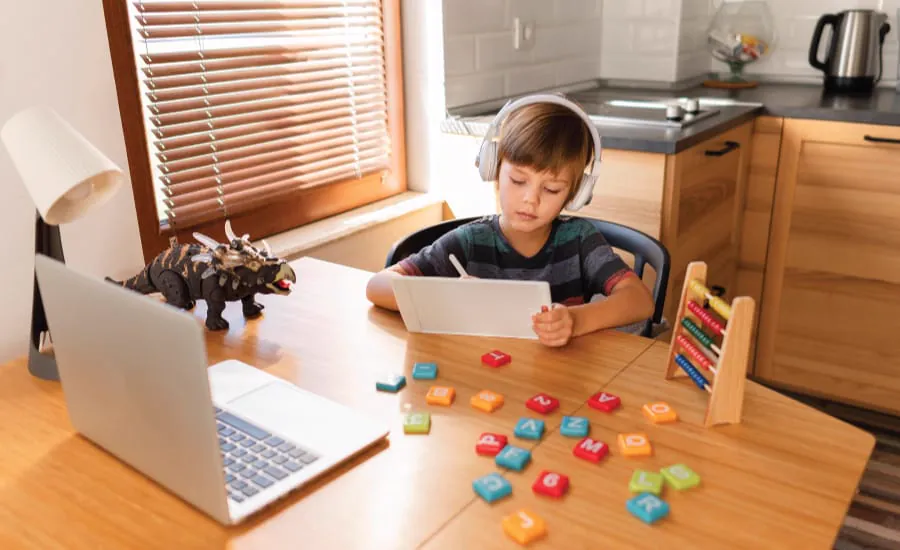 Coding scholarships for kids in Dubai: a student in a live 1-on-1 online coding class