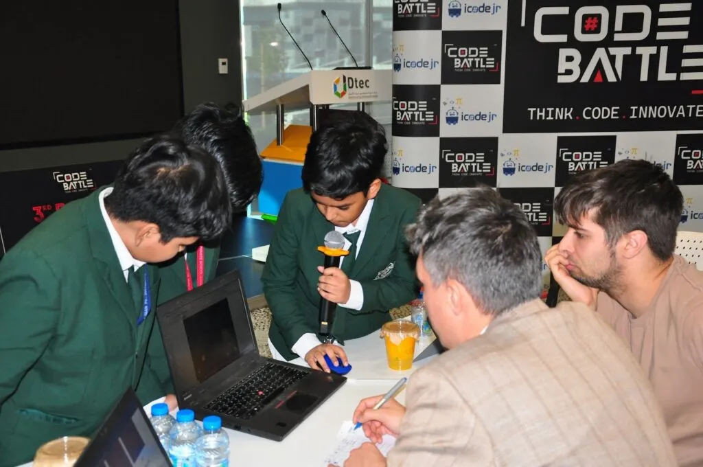 Students explain their project to the judges at Code Battle 2024